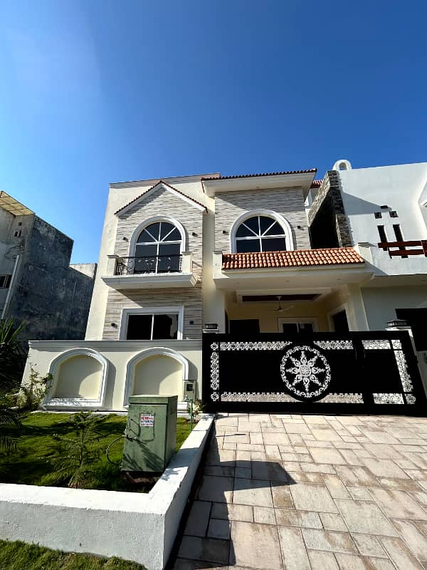 8 Marla Beautiful Brand New House Near Park Available For Sale 1