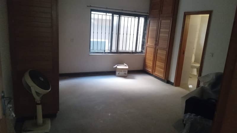 1 Kanal Beautiful Ground and Upper Portion Available For Rent on Prime location 10