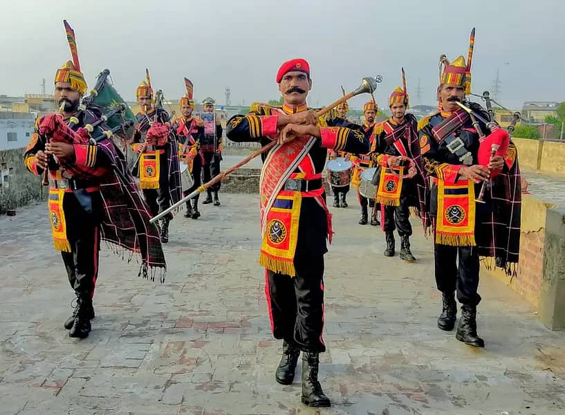 Dhol for mendi & barat event/Pipe band/Foji pipe Band service Lahore 4