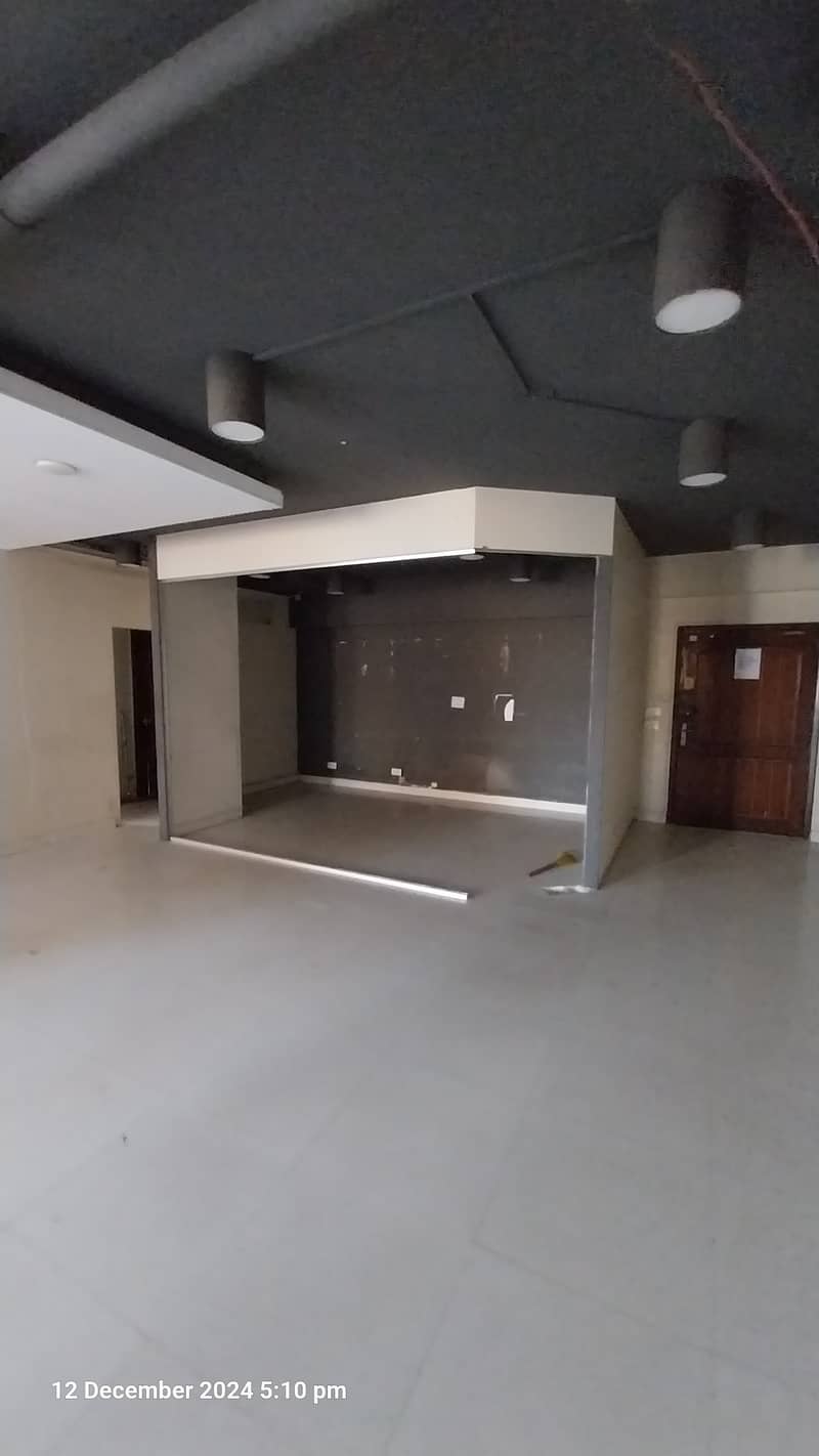 1550 Sqft Office Available On Rent at Parsa Towers on Main Shahrah-e-faisal. 2