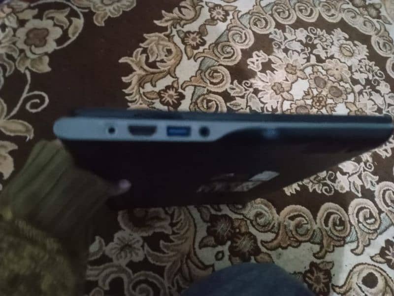 Acer chrome book 10/10 condition 1