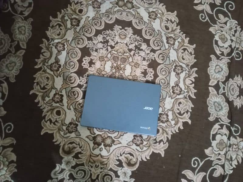 Acer chrome book 10/10 condition 4