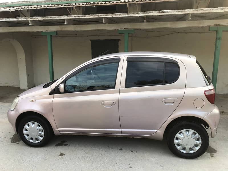 Toyota Vitz 2000 model 2007 import for sell 7