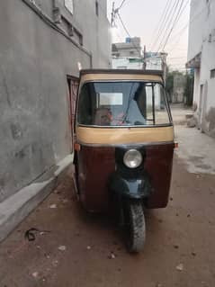 Sazgar 3 seater rickshaw in new Condition