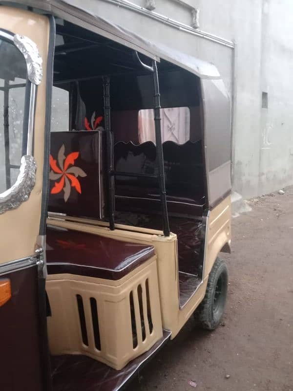 Sazgar 3 seater rickshaw in new Condition 2