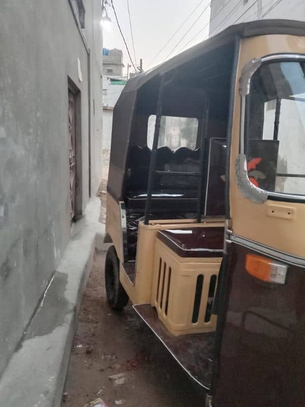 Sazgar 3 seater rickshaw in new Condition 6