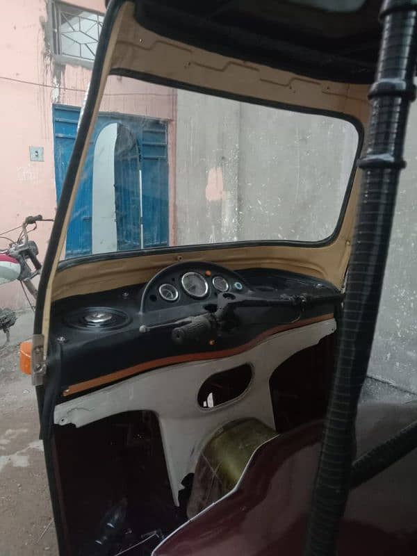 Sazgar 3 seater rickshaw in new Condition 8