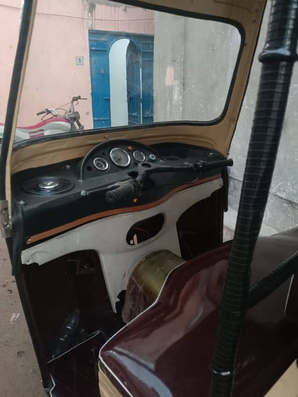 Sazgar 3 seater rickshaw in new Condition 9