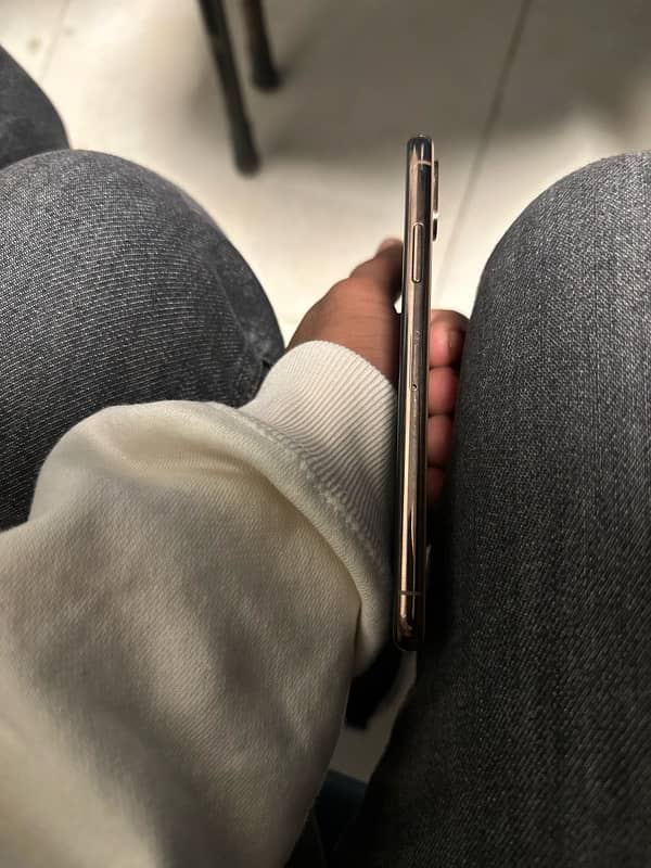 Iphone Xs Non pta esim working 7