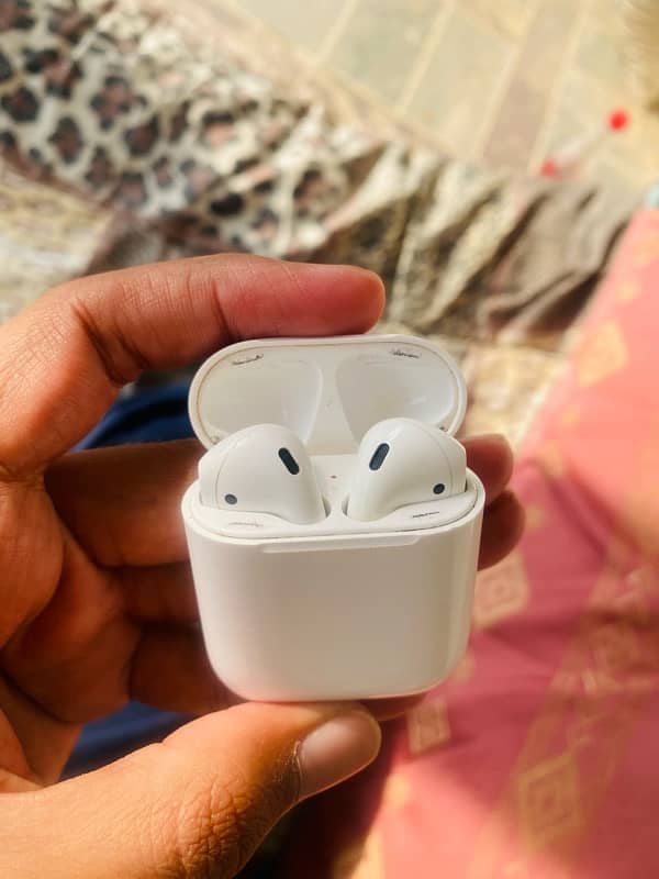 Apple AirPods 1st generation 1