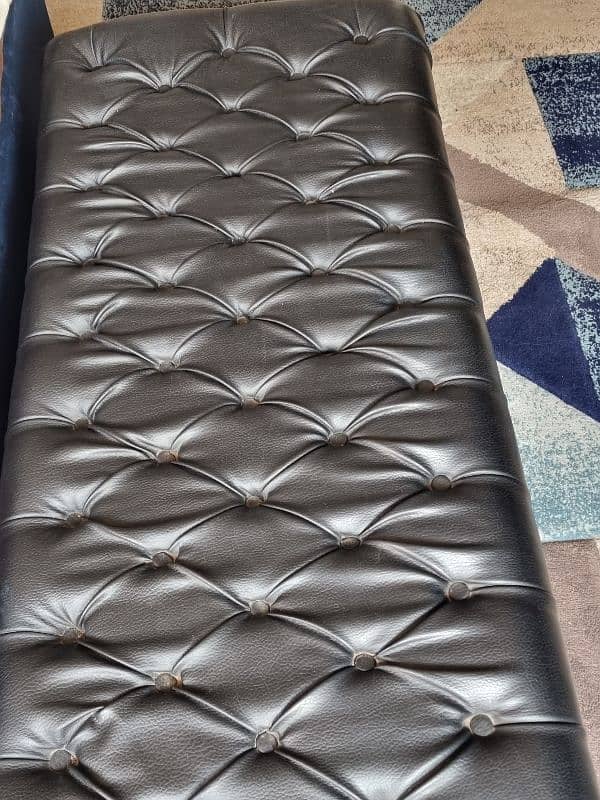 3 seater sofa in black colour 0