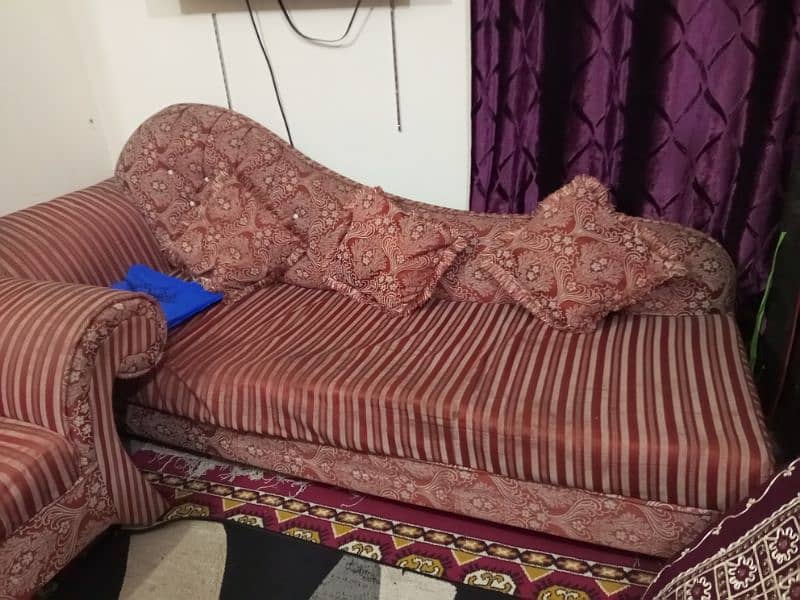 Dewan sofa style, complete set, urgent sale 4