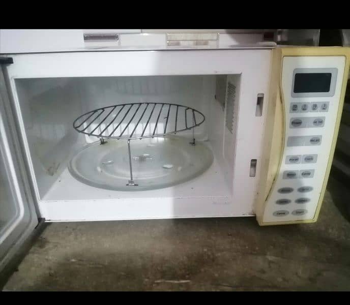 Microwave oven 1