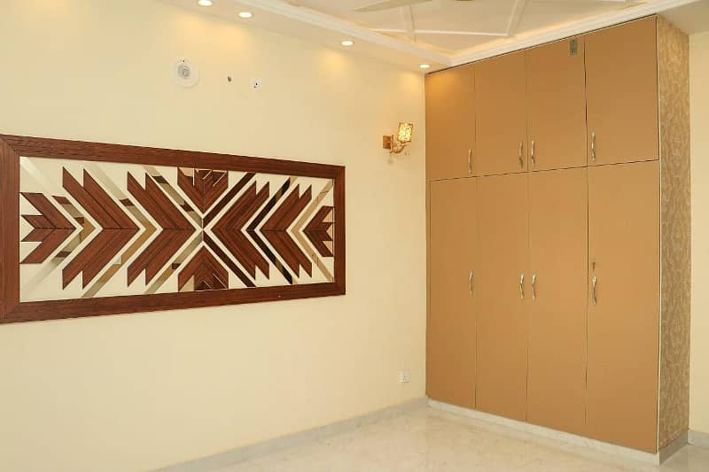 Ten Marla Upper Portion in Bahria Town Lahore 5