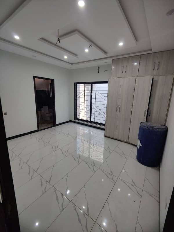 12-Marla House For Rent in Bahria Town Lahore 3