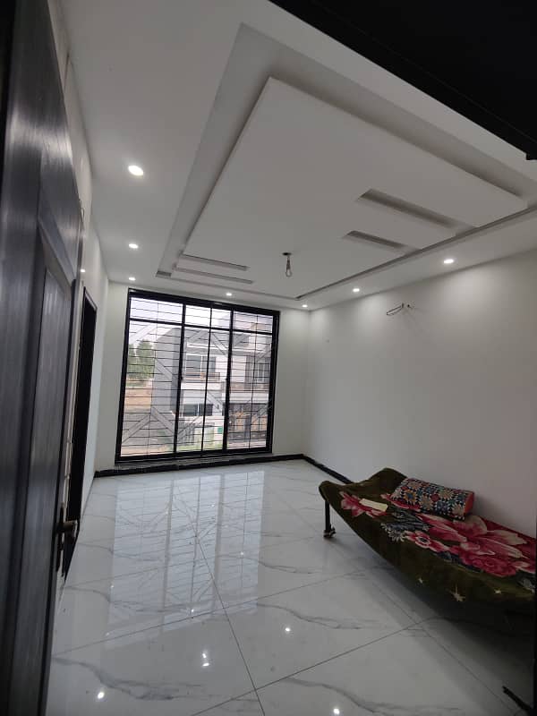 12-Marla House For Rent in Bahria Town Lahore 6