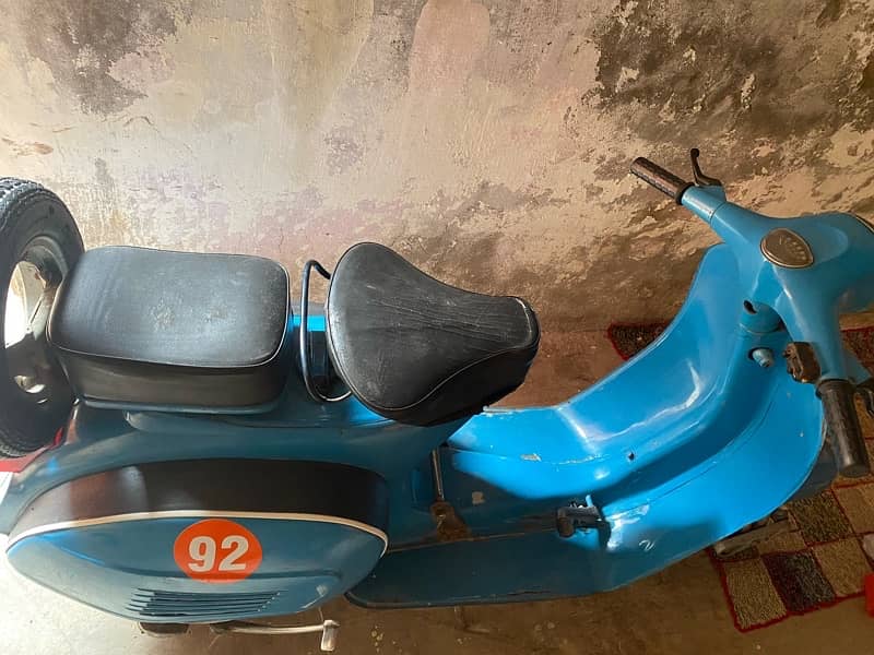 vespa (italy import) 0