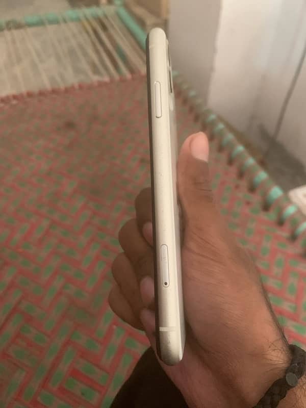 iPhone 11 64GB condition 10/10 Face ID off only and battery health 0 1