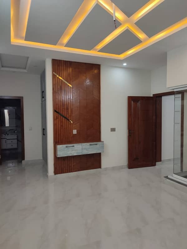 5 Marla Beautiful House Available For Sale In Johar Town 2