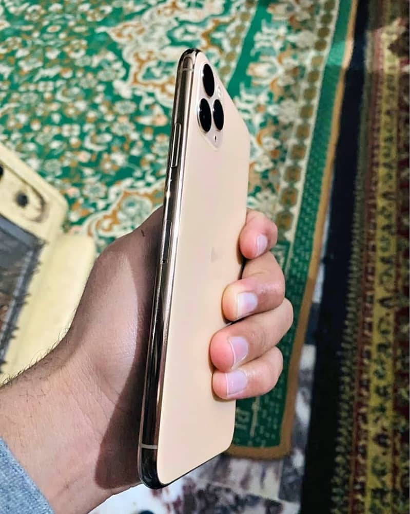 Apple iPhone 11 Pro Max 1