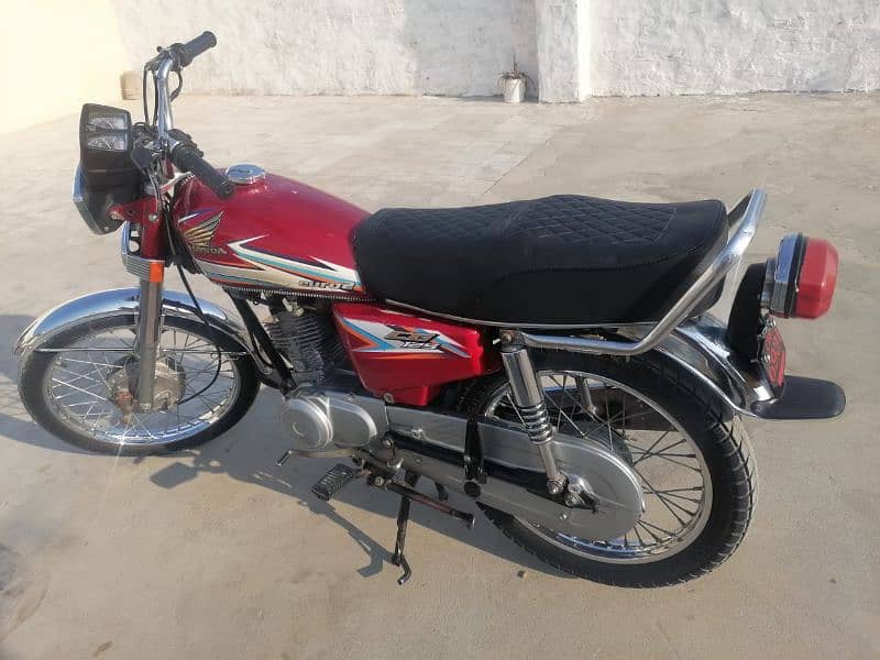 Honda 125 ,Chakwal number 6