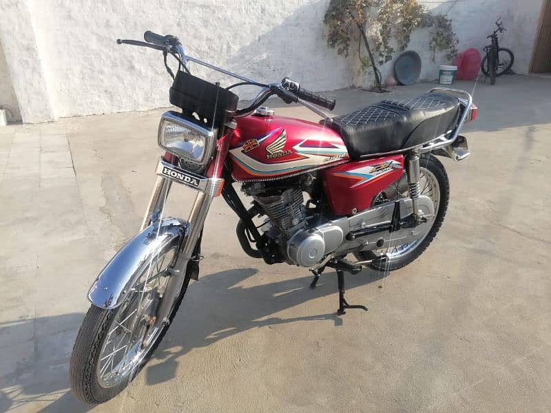 Honda 125 ,Chakwal number 8