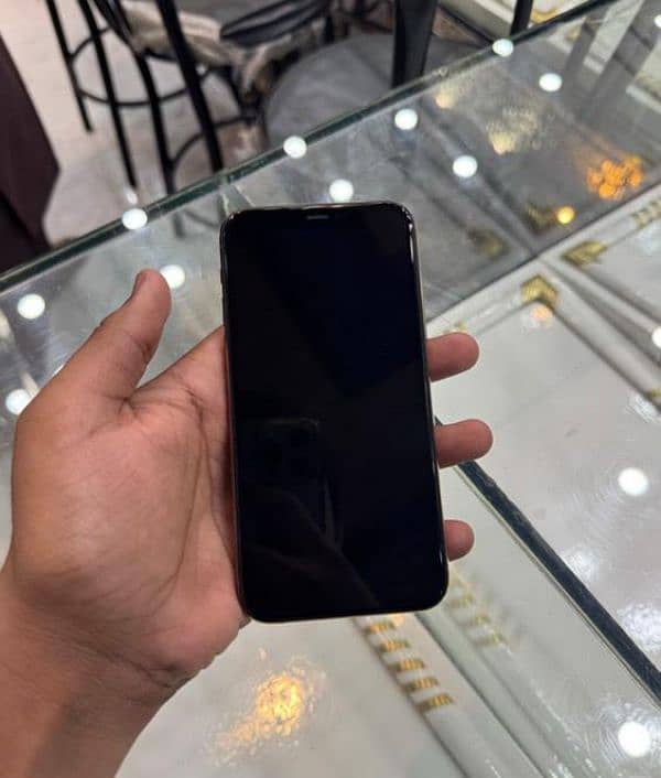 iphone 11pro 10by10 64gb 1