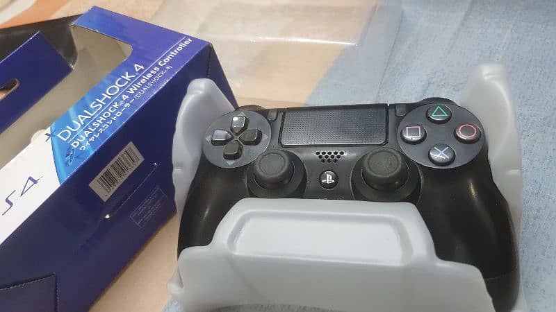 PS4 slim | Dualshock 4 controller | Extra hdd and games free 7