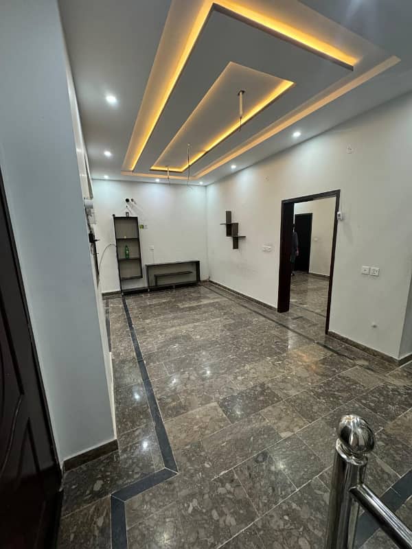 Like Brand New 5 Marla Luxury Lower Portion Available For Rent In BB Block Bahria Town Lahore 0