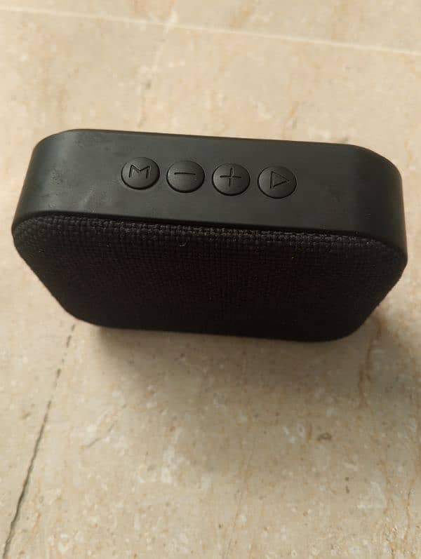 Bluetooth Wireless Smart Portable Speaker With Good Sound 1