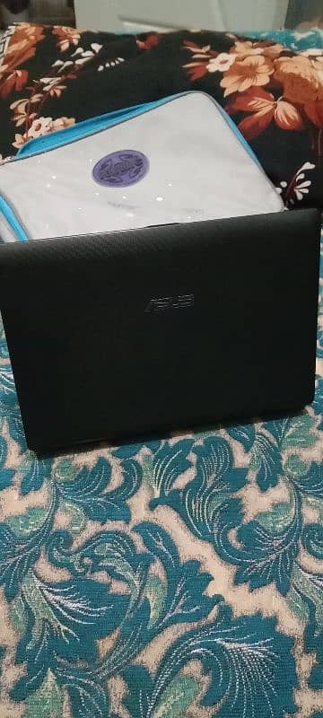 Asus mini laptop 4