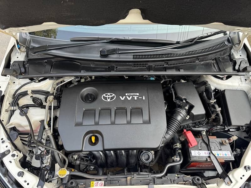 Toyota Corolla Altis Grande X CVT-i 1.8 Black interior 13