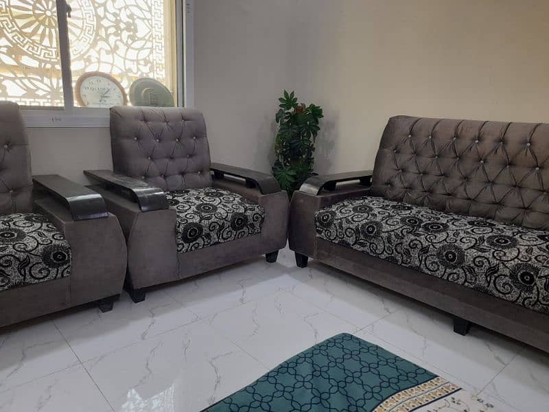 5 Seater sofa Set | Mint Condition 9/10 3