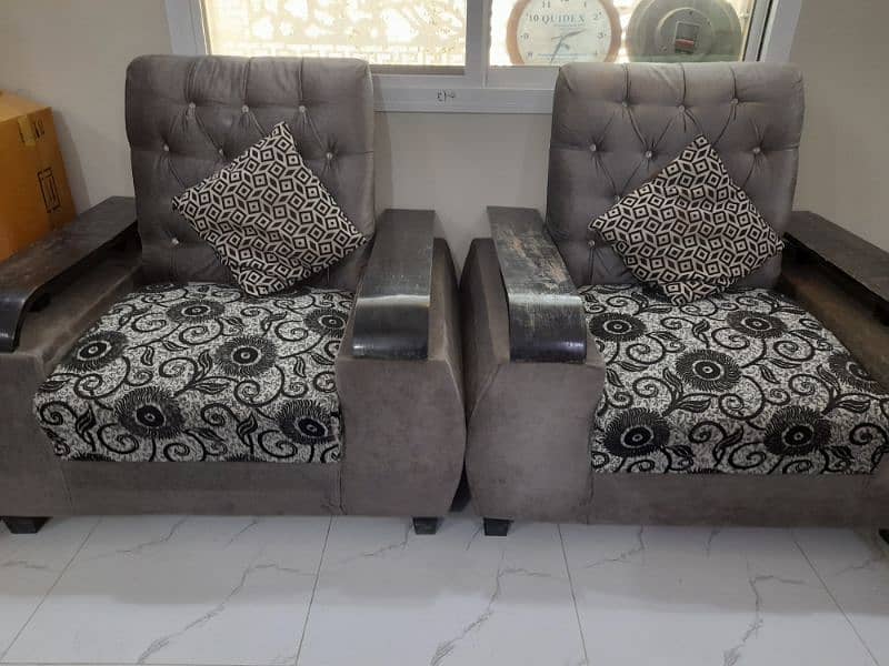 5 Seater sofa Set | Mint Condition 9/10 4