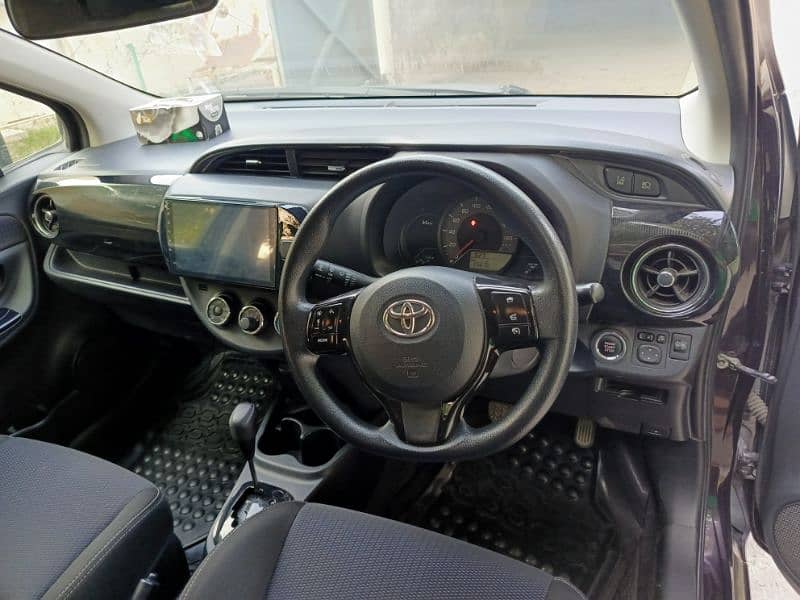 Toyota Vitz 2018 6