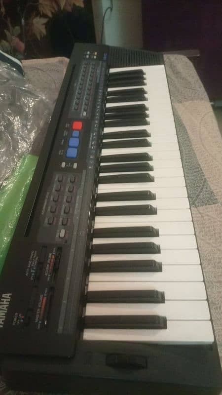 Yamaha KB 110 Piano 6