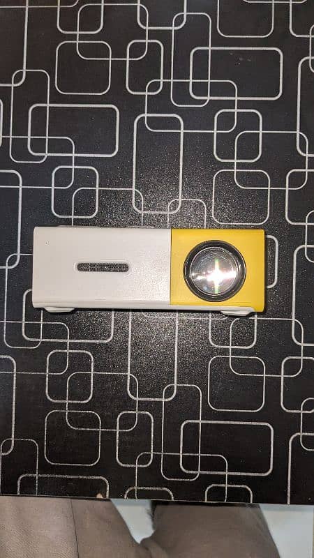 mini portable projector 2