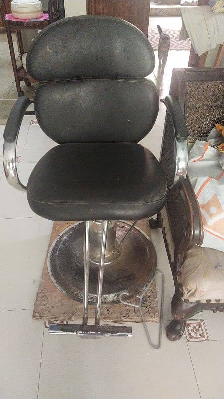 haircutting chair available 0