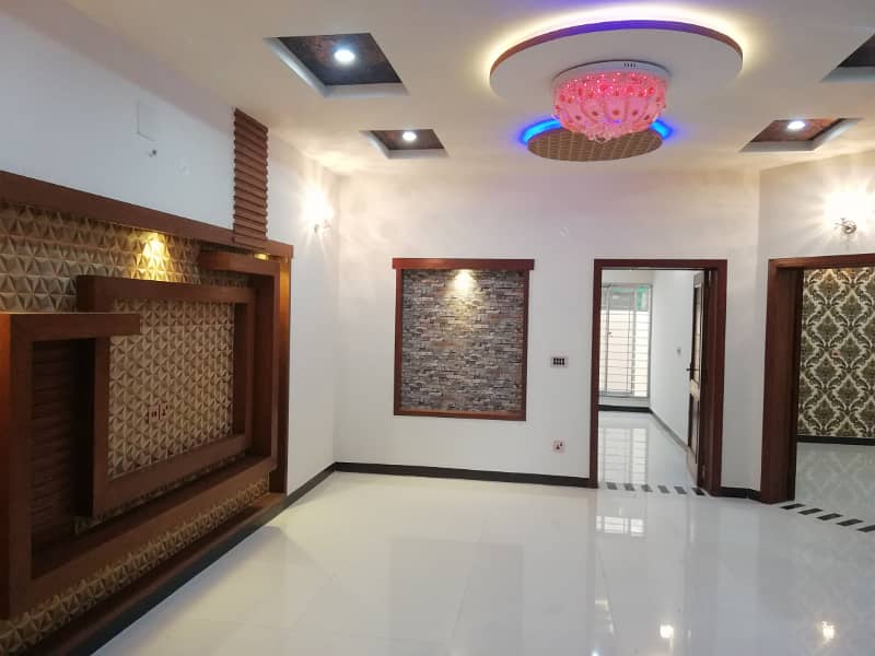 Slightly Used Luxury 10 Marla House Available For Rent in Janiper Block Bahria Town Lahore 2