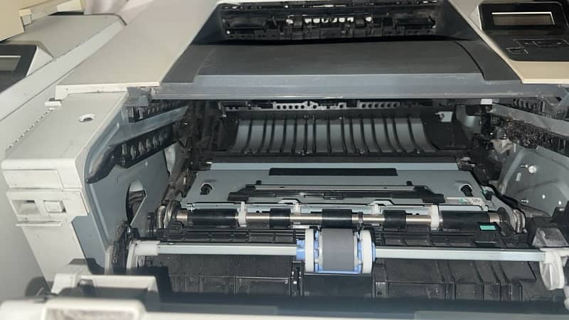 HP LASAER JET402 dne 3