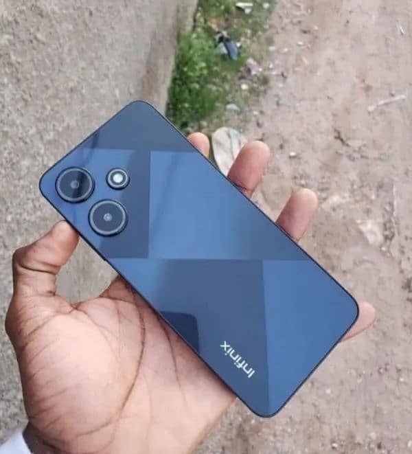 Infinix HOT 30i . . Ram 4+4.128 Memory 0