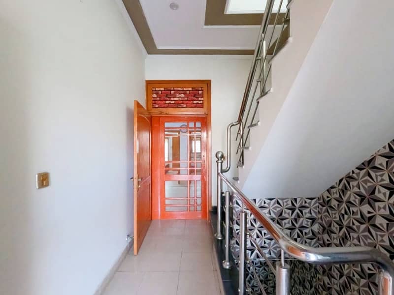 8 Marla House For sale In Rs. 32000000 Only 18