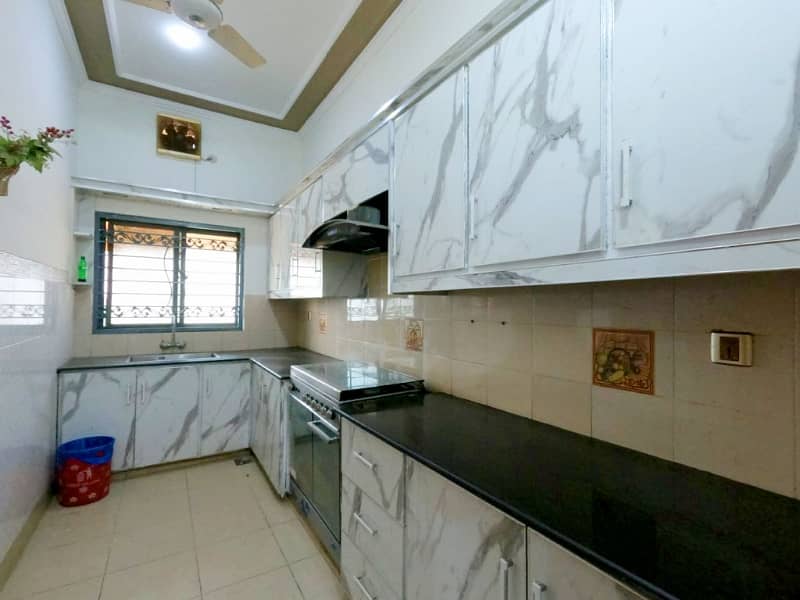 8 Marla House For sale In Rs. 32000000 Only 24