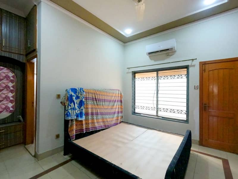 8 Marla House For sale In Rs. 32000000 Only 25