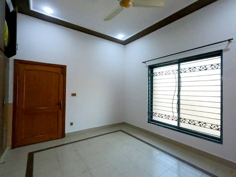 8 Marla House For sale In Rs. 32000000 Only 34