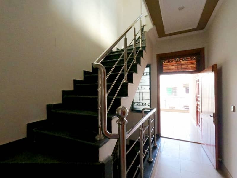 8 Marla House For sale In Rs. 32000000 Only 38