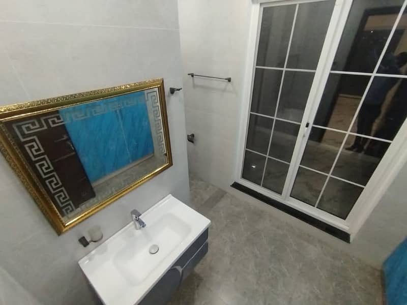 1 Kanal Luxury Non Furnished Upper Portion For Rent In Bahria Town Lahore 24