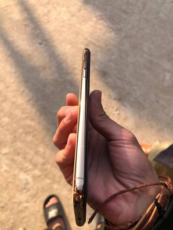 iphone xs max new condition 3