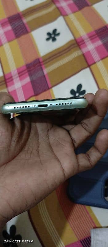 iphone 11 factory unlock non pta 10/9 condition 8