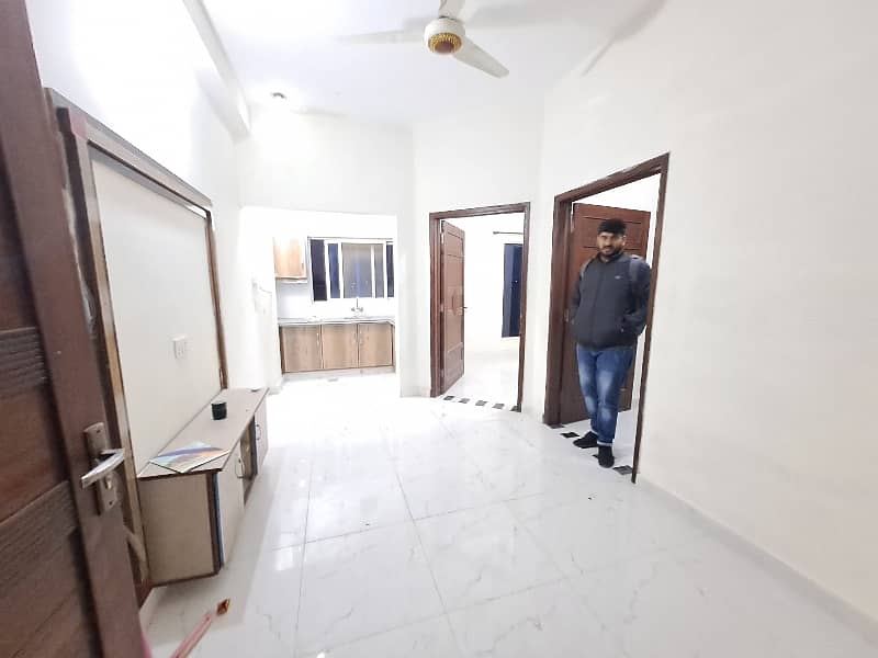 neat and clean flat available near UCP university and shokat khanum hospital 5